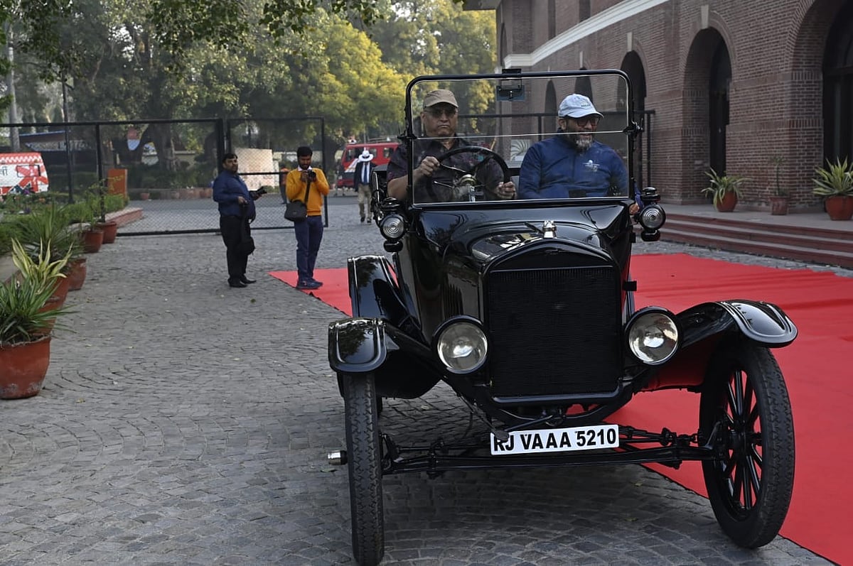 21 Gun Salute Vintage Car rally at Kartavya Path in New Delhi_7