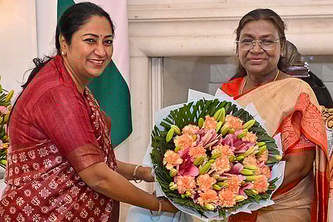 President Murmu meets Rekha Gupta