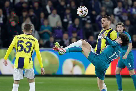 Europa League playoff second leg, Anderlecht vs Fenerbahce: Fenerbahce's Edim Dzeko fights for the ball with Anderlecht's Theo Leoni