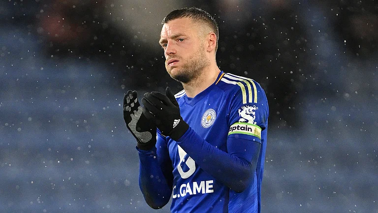 Jamie Vardy looks dejected after Leicester City's loss - null