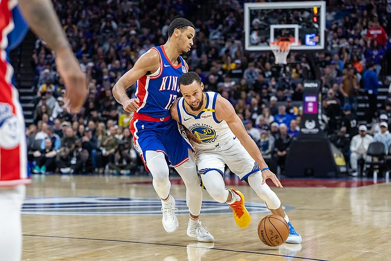 Basketball Game: Golden State Warriors vs Sacramento Kings