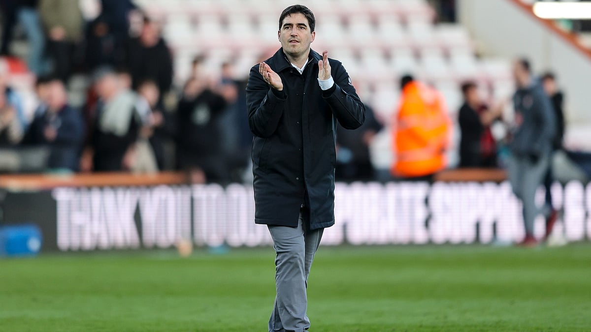 Iraola applauds Bournemouth's fans following the defeat by Wolves