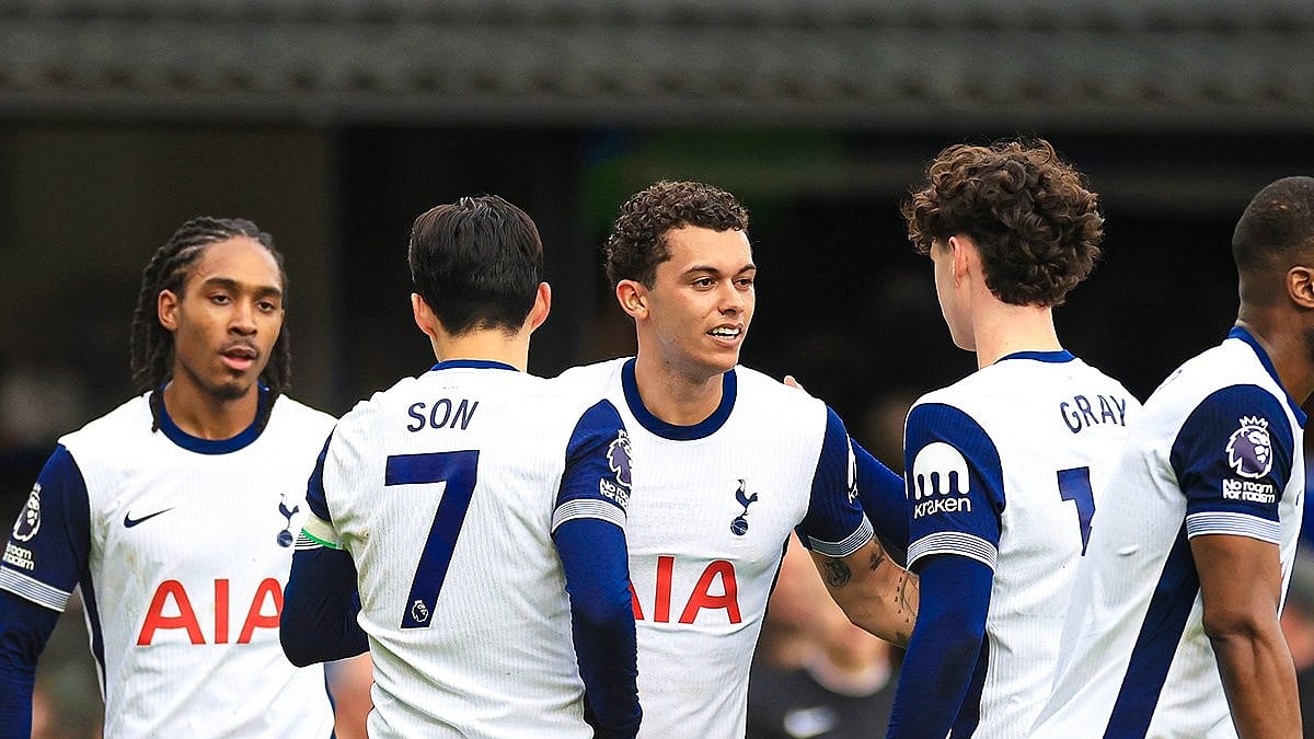 Brennan Johnson celebrating goal with his teammates. - Photo: X | Live Score