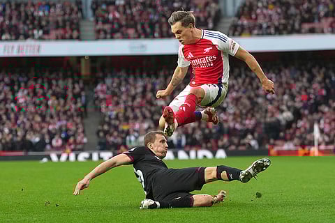 EPL Arsenal vs West Ham: West Ham's Tomas Soucek challenges for the ball with Arsenal's Leandro Trossard