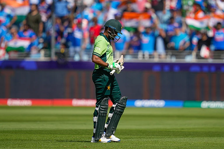 ICC Champions Trophy, IND vs PAK: Pakistan's Babar Azam leaves the field after losing his wicket - | Photo: AP/Altaf Qadri