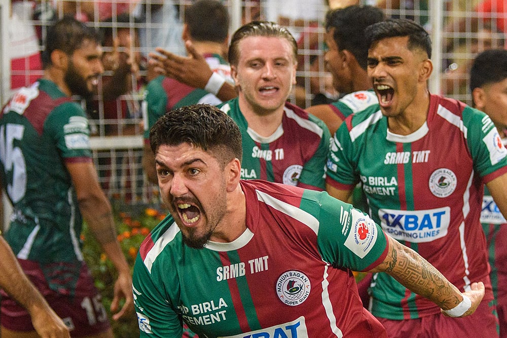 | Photos courtesy ISL/FSDL : Dimitrios Petratos celebrates his winning goal for Mohun Bagan Super Giant