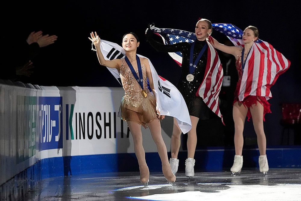 | Photo: AP/Lee Jin-man : ISU Four Continents Figure Skating Championships: Medal ceremony for the women's single competition