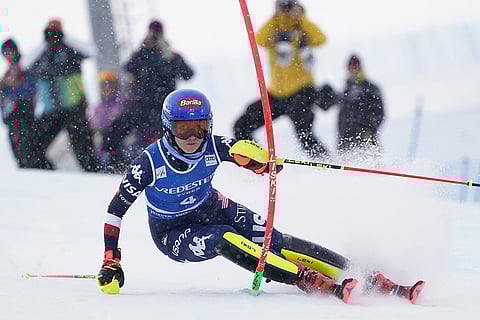 Alpine Skiing World Cup: Mikaela Shiffrin speeds down the course