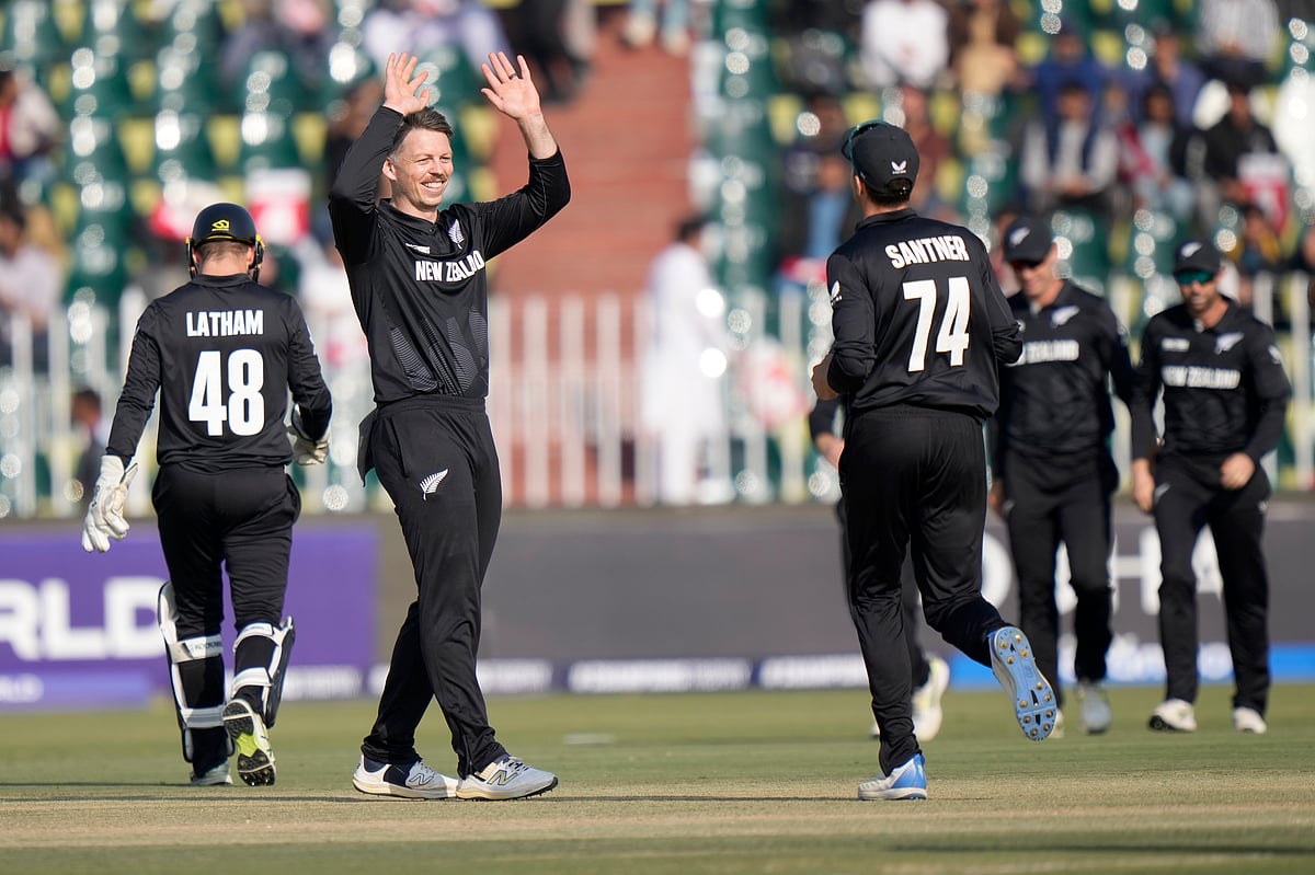 (AP Photo/Anjum Naveed) : New Zealand's Michael Bracewell, second left, celebrates after taking the wicket of Bangladesh's Towhid Hridoy during the ICC Champions Trophy cricket match between Bangladesh and New Zealand, in Rawalpindi, Pakistan Monday, Feb. 24, 2025.
