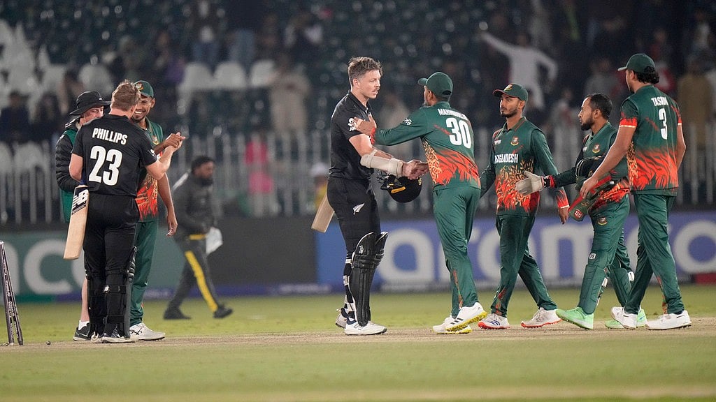 AP : New Zealand's Glenn Phillips, left, and Michael Bracewell, second right, shake hands with Bangladesh's players at the end of their Champions Trophy match in Rawalpindi.