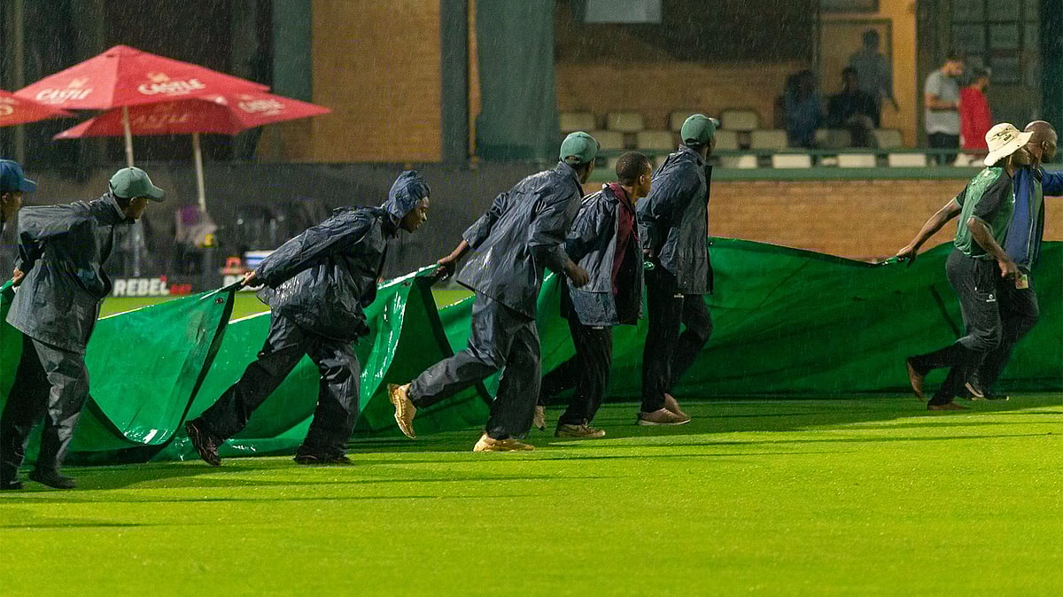 X/Zimbabwe Cricket : Covers being brought on during the third T20I between Ireland and Zimbabwe.