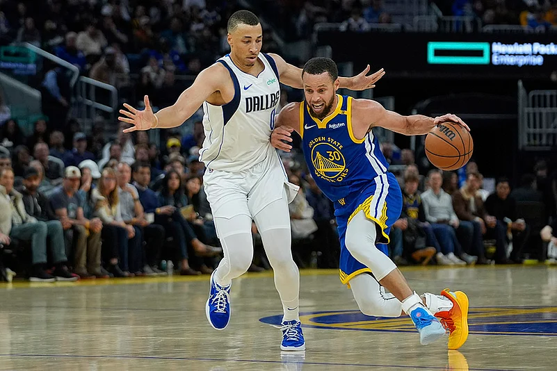 NBA Basketball 2024-25 Dallas Mavericks vs Golden State Warriors: Stephen Curry