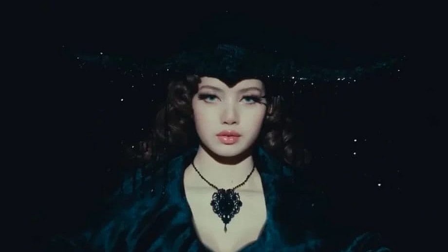 X : BLACKPINK's Lisa is the first-ever K-pop star to perform at the Oscars 2025