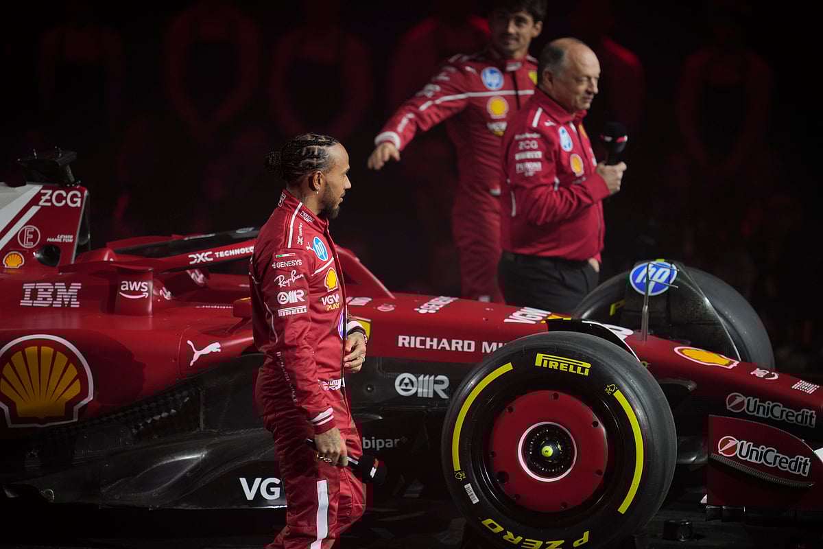 (AP Photo/Kin Cheung)
 : Ferrari driver Lewis Hamilton of Britain, left, Ferrari team principal Frederic Vasseur, right, and Ferrari driver Charles Leclerc of Monaco, rear, attend the F1 75 Live launch event at the O2 arena in London, Tuesday, Feb. 18, 2025. 


