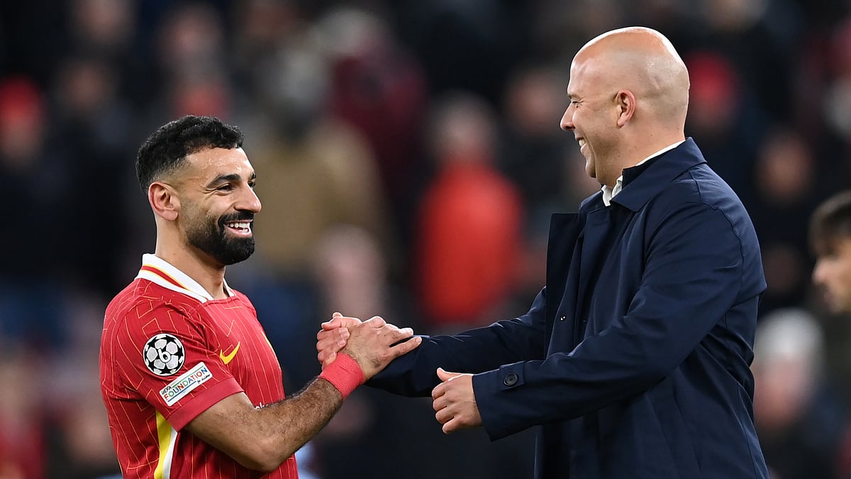 Mohamed Salah and Arne Slot share a handshake