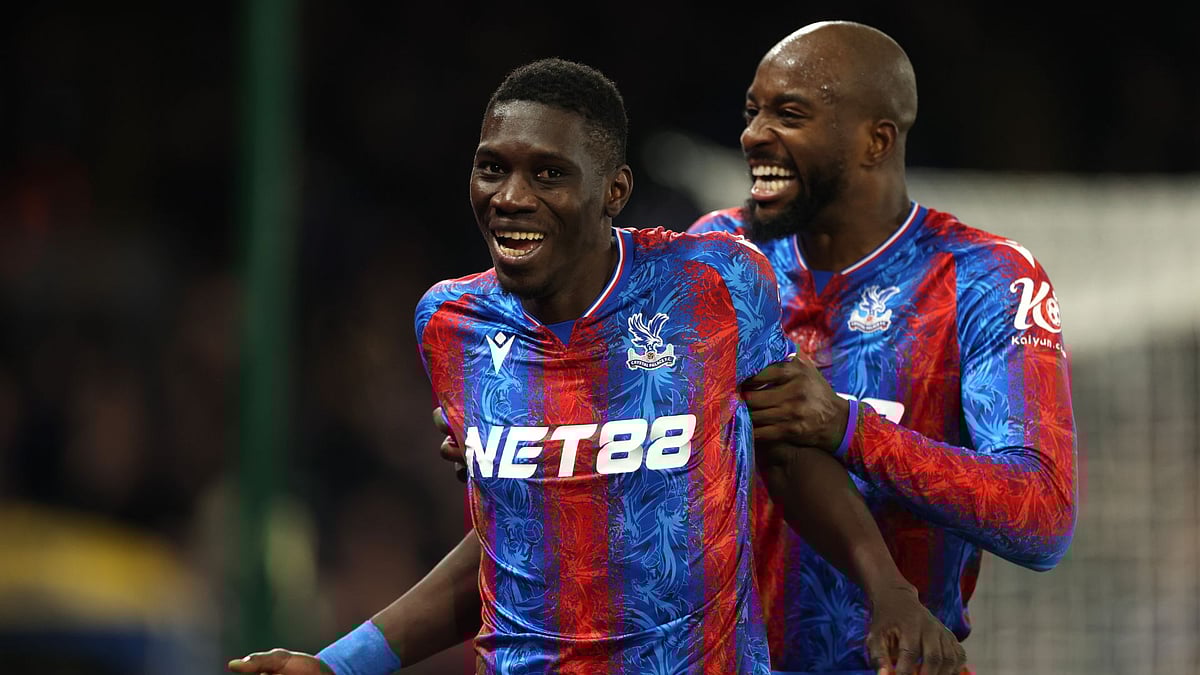Sarr and Mateta celebrate Palace's third goal
