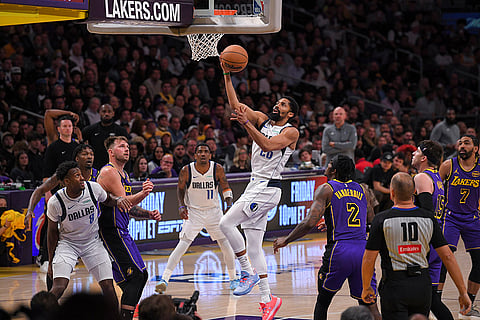 NBA 2024-25: Mavericks guard Spencer Dinwiddie shoots