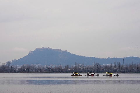 Weather: Light rain in Srinagar