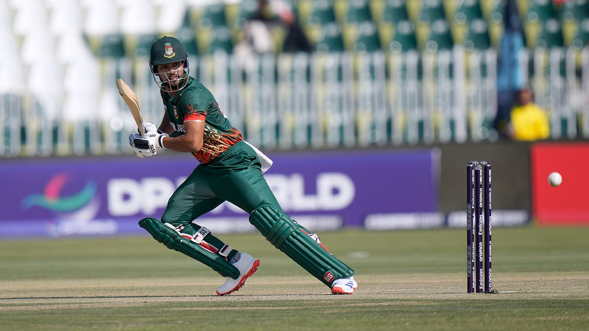 AP Photo/Anjum Naveed : Bangladesh's Najmul Hossain Shanto plays a shot during the ICC Champions Trophy cricket match between Bangladesh and New Zealand, in Rawalpindi.