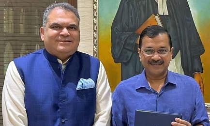 X : AAP Rajya Sabha MP Sanjeev Arora with Arvind Kejriwal