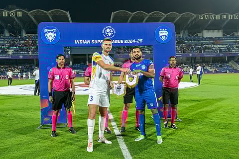 ISL 2024-25 BFC vs CFC: Captains exchanged club pennants at the toss