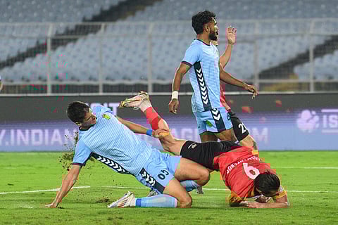 ISL2024-25, EBFC vs HFC: Dimitrios Diamantakos of East Bengal and Stefan Sapic of Hyderabad clash