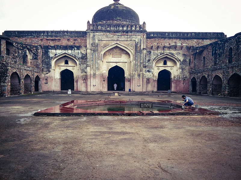 Image of  Khair-ul-Manazil Mosque, Delhi