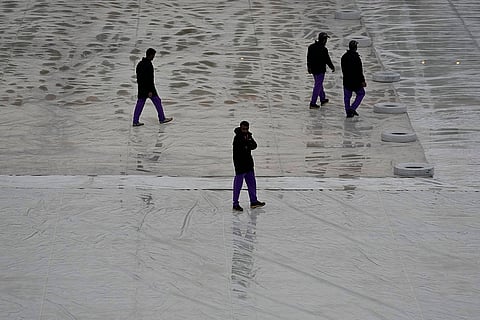 ICC Champions Trophy, PAK vs BAN: Groundsmen walks on covers