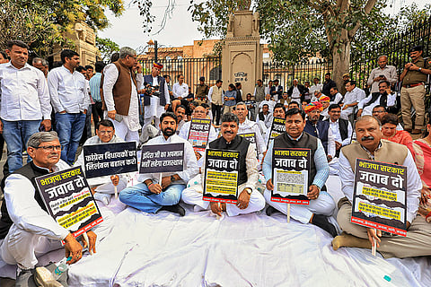 Cong MLAs protest outside Rajasthan Assembly
