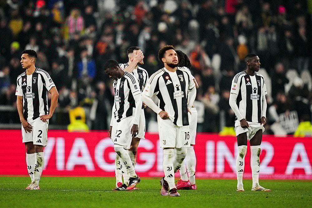 | Photo: Marco Alpozzi/LaPresse via AP : Coppa Italia Quarter-final: Juventus players react after losing a penalty shootout 