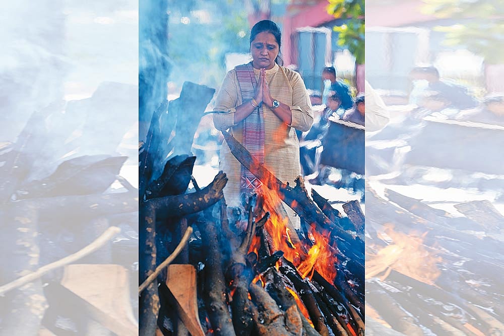 Photo: Tribhuvan Tiwari : Twinkle Kalia personally performs the last rites, treating every soul with respect