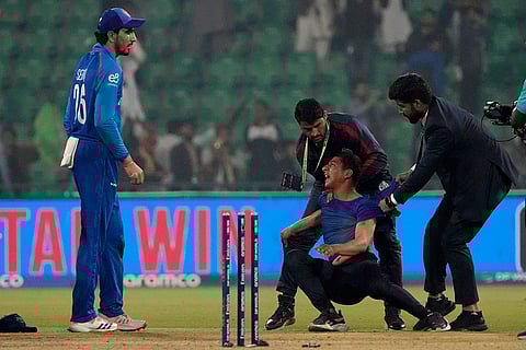 CT 2025, AFG vs ENG: Security officers grab a pitch invader
