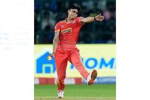 WPL 2025, RCB vs GG: Gujarat Giants’ Kashvee Gautam bowls a delivery