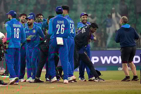 CT 2025, AFG vs ENG: Security officers grab a pitch invader