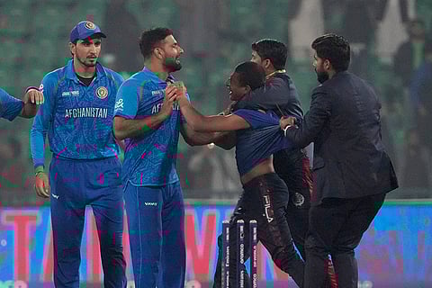 CT 2025, AFG vs ENG: Security officers try to grab a pitch invader
