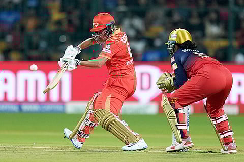 WPL 2025, RCB vs GG: Gujarat Giants’ Beth Mooney plays a shot
