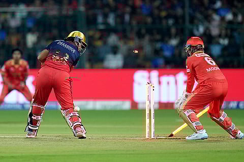 WPL 2025, RCB vs GG: Bengaluru’s Richa Ghosh being bowled by Gujarat Giants’ Kashvee Gautam