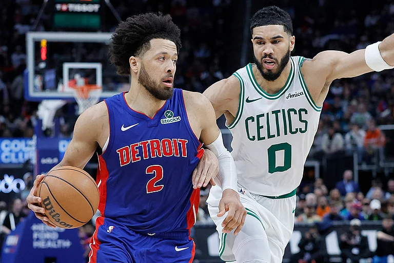 NBA 2024-25: Pistons guard Cade Cunningham (2) drives to the basket - | Photo: AP/Duane Burleson