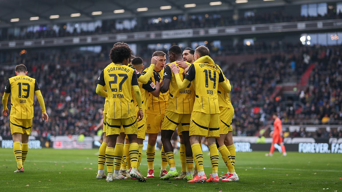 Borussia Dortmund beat St. Pauli 2-0