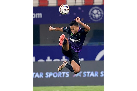 ISL 2024-25, OFC Vs MSC: Odisha FC midfielder Moirangthem goes airborne to control the ball