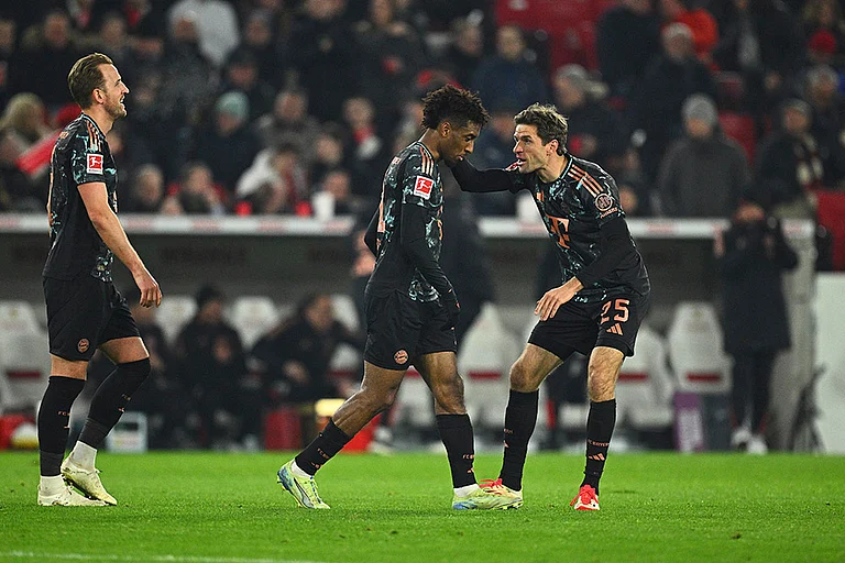 Bundesliga soccer 2024-25: Munich's Thomas M'ller, right, congratulates Kingsley Coman after scoring - | Photo: Tom Weller/dpa via AP