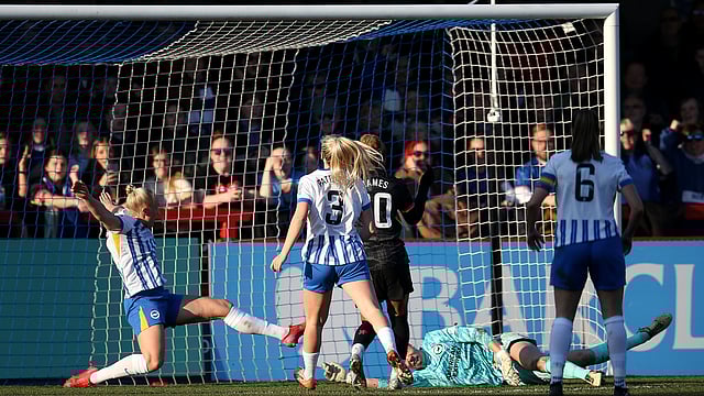 Women's Super League Wrap: Chelsea Fight Back To Hold Brighton; Manchester United Close Ground