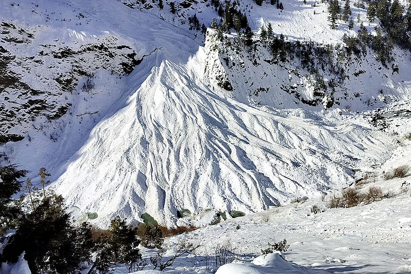 Iceberg falls into Chandrabhaga river