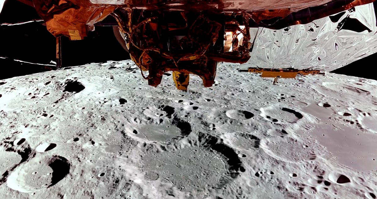 X/@NASAArtemis : US private company lunar lander, Blue Ghost touches down on the Moon.