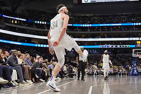 Basketball Game: Dallas Mavericks vs Milwaukee Bucks