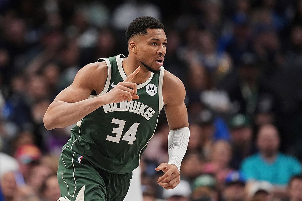 | Photo: AP/Tony Gutierrez : NBA: Milwaukee Bucks vs Dallas Mavericks