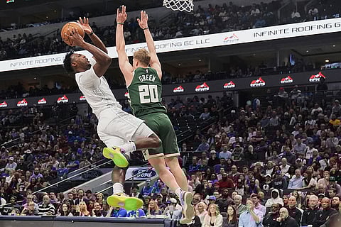 Bucks Mavericks Basketball