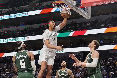 Basketball Game: Milwaukee Bucks vs Dallas Mavericks