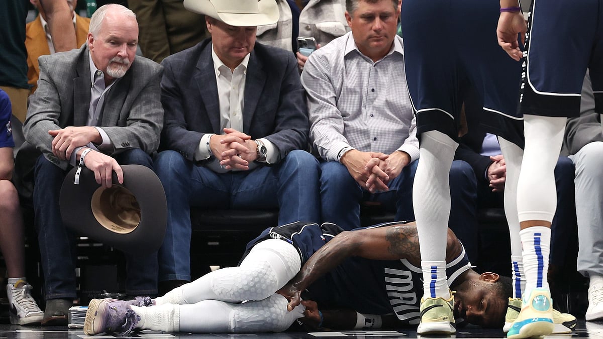 The Dallas Mavericks' Kyrie Irving reportedly suffered a torn ACL in his left leg.