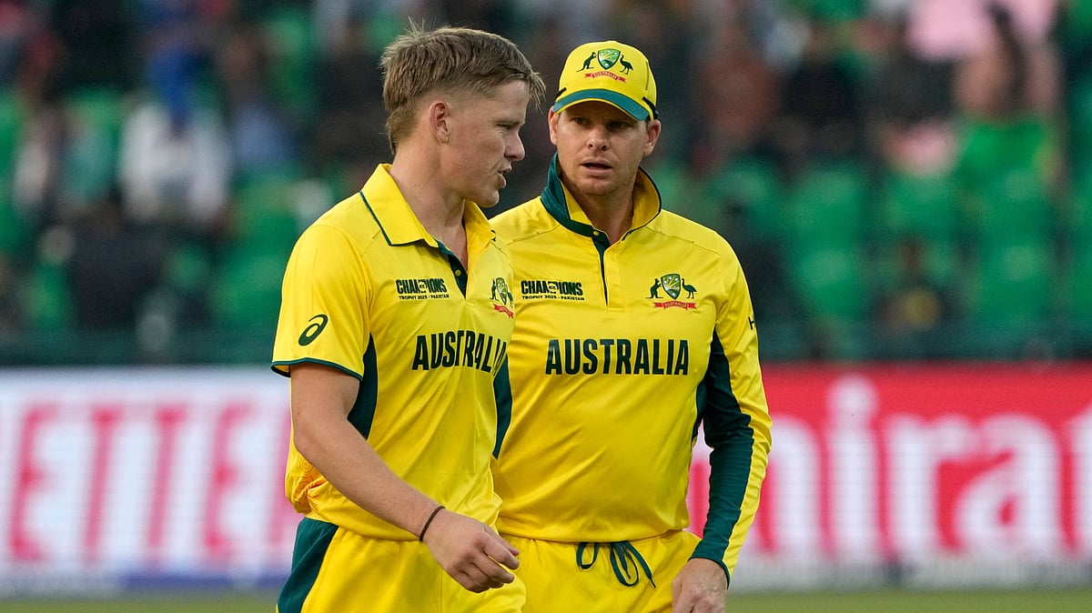  (AP Photo/K.M. Chaudary) : Australia's Nathan Ellis, left, chats with Steve Smith during the ICC Champions Trophy cricket match between Australia and Afghanistan, in Lahore, Pakistan, Friday, Feb. 28, 2025.